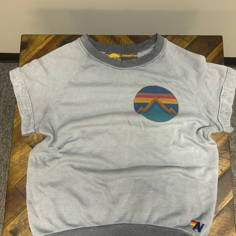 Aviator Nation Light Gray Women’s Tee with Mountain Patch - Picture 1 of 2